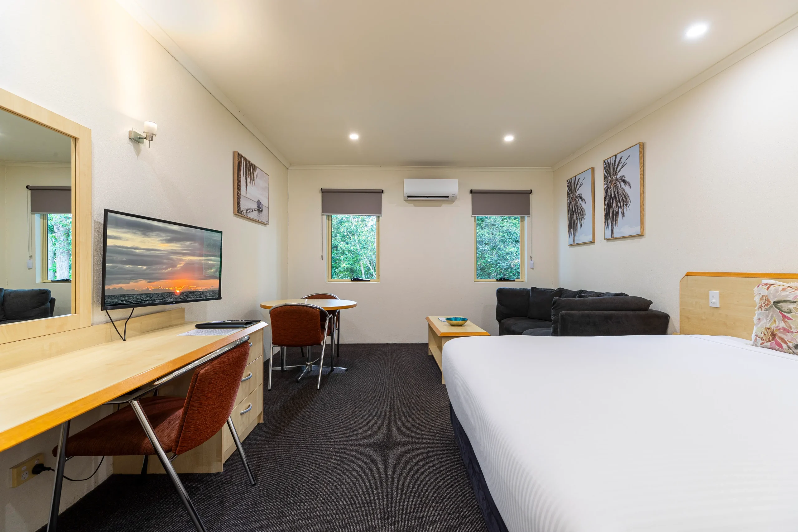 RED-BRIDGE-MOTOR-INN-SPA-ROOM-3